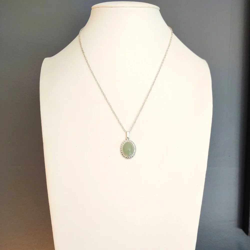 Silver necklace with pale green stone pendant - Picture 2 of 10